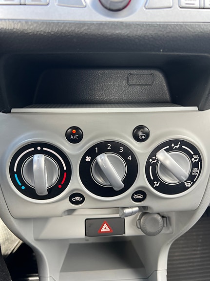 Nissan Pixo 27 of 30