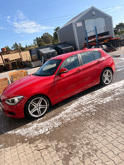 BMW 116i 2 of 17