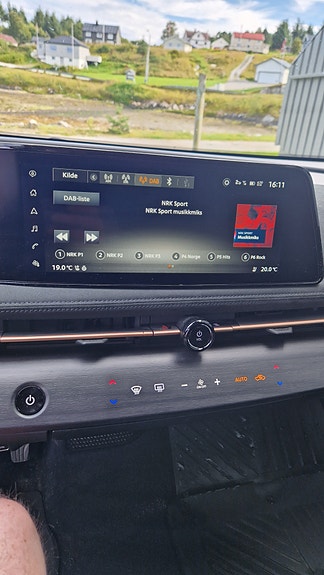 Nissan Ariya 6 of 12