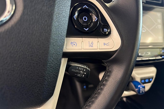 Toyota Prius Plug-in Hybrid 17 of 30