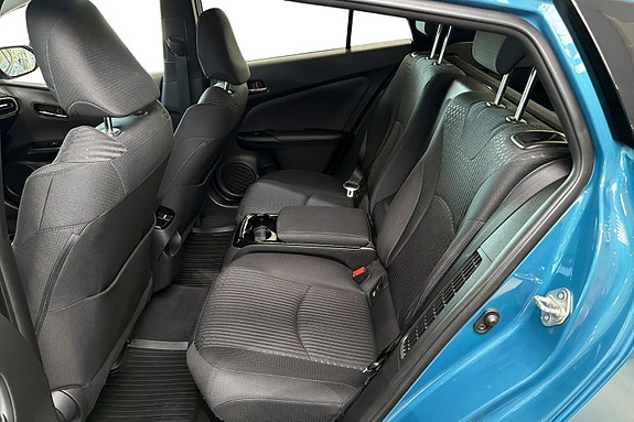 Toyota Prius Plug-in Hybrid 9 of 30