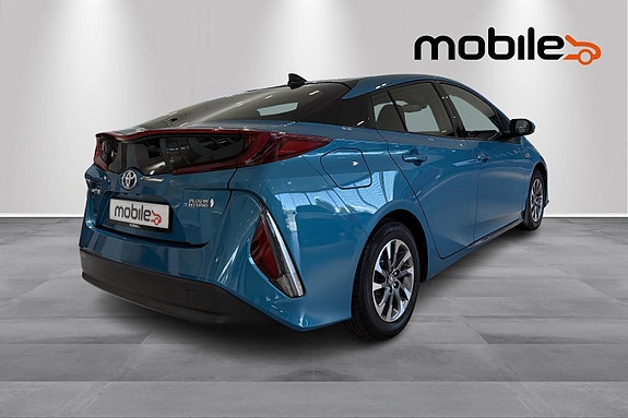 Toyota Prius Plug-in Hybrid 4 of 30