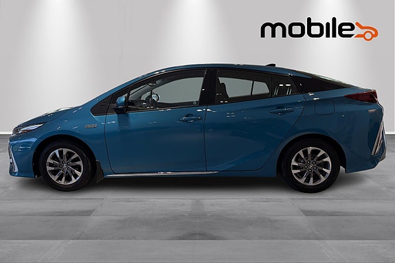 Toyota Prius Plug-in Hybrid 20 of 30