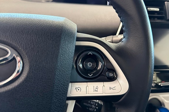 Toyota Prius Plug-in Hybrid 28 of 30