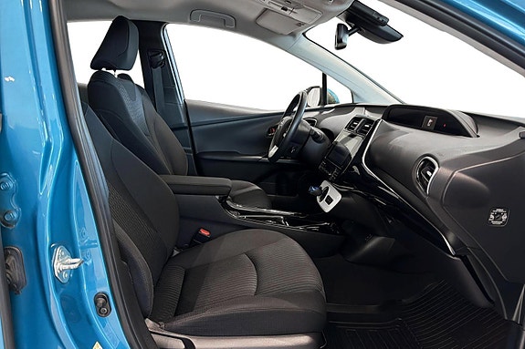 Toyota Prius Plug-in Hybrid 23 of 30