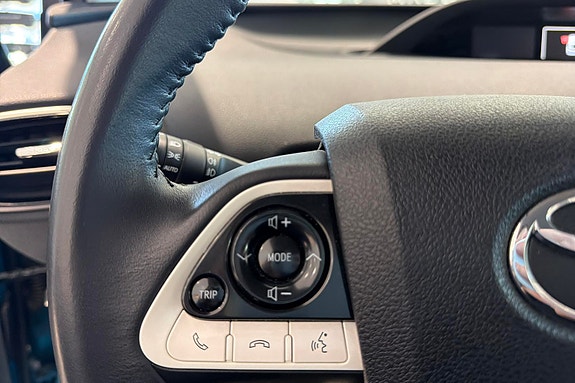 Toyota Prius Plug-in Hybrid 29 of 30