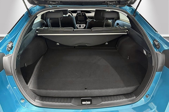 Toyota Prius Plug-in Hybrid 8 of 30