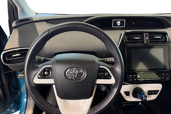 Toyota Prius Plug-in Hybrid 10 of 30