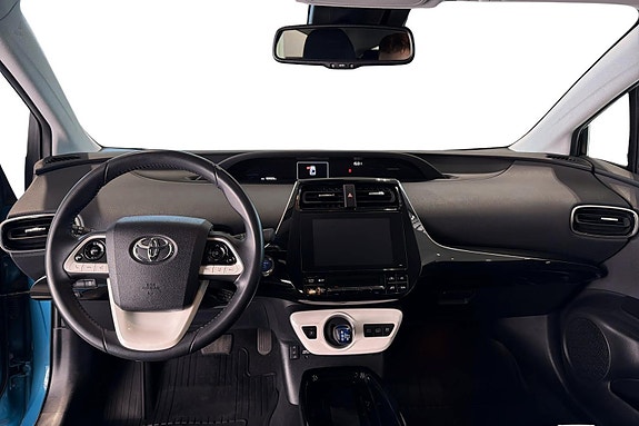 Toyota Prius Plug-in Hybrid 6 of 30