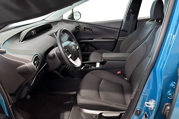 Toyota Prius Plug-in Hybrid 7 of 30