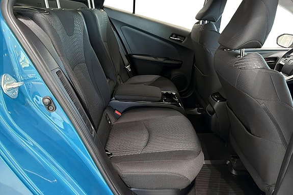 Toyota Prius Plug-in Hybrid 22 of 30
