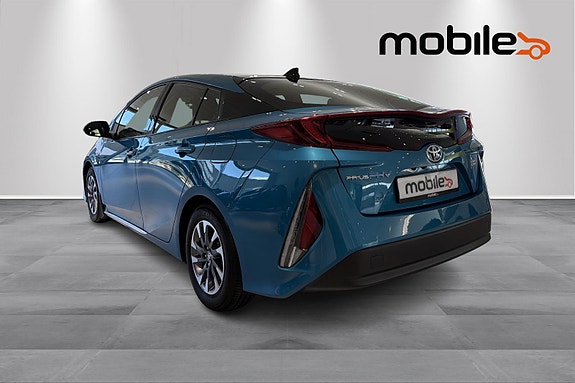Toyota Prius Plug-in Hybrid 21 of 30