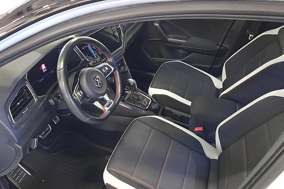 Volkswagen T-Roc 5 of 10