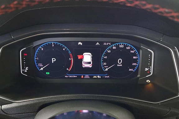 Volkswagen T-Roc 8 of 10