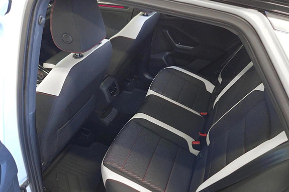 Volkswagen T-Roc 6 of 10