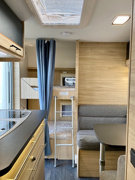 Caravelair Alba Style 426 Family | Gulvvarme | Dusjmulighet | Ny markise | Solcelleanlegg 15 of 30