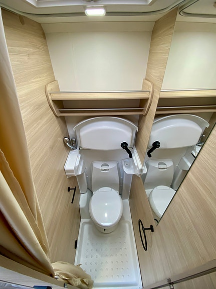 Caravelair Alba Style 426 Family | Gulvvarme | Dusjmulighet | Ny markise | Solcelleanlegg 26 of 30