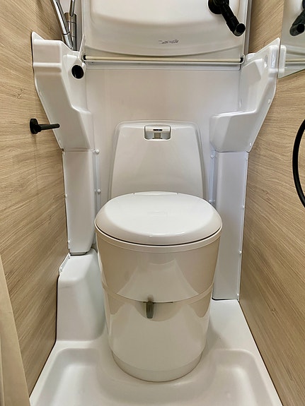 Caravelair Alba Style 426 Family | Gulvvarme | Dusjmulighet | Ny markise | Solcelleanlegg 29 of 30