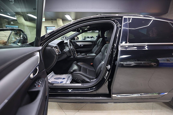 Volvo S90 26 of 30
