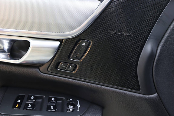 Volvo S90 24 of 30