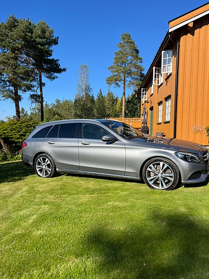 Mercedes-Benz C350 e 2 of 10