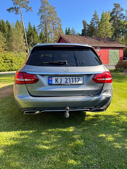 Mercedes-Benz C350 e 3 of 10