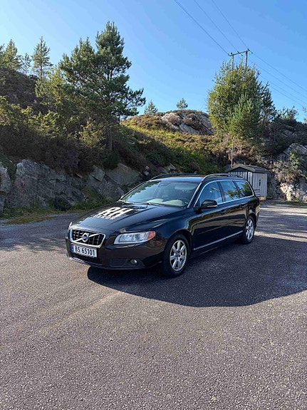 Volvo V70 2 of 12
