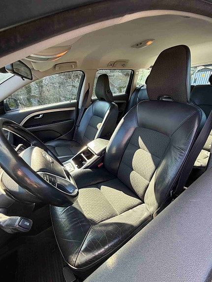 Volvo V70 7 of 12