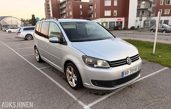 Volkswagen Touran 2 of 10