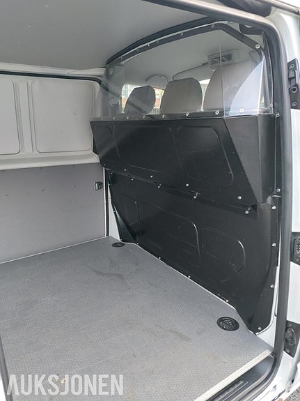 Volkswagen Transporter 18 of 27