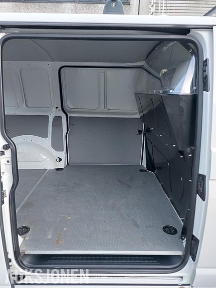 Volkswagen Transporter 17 of 27