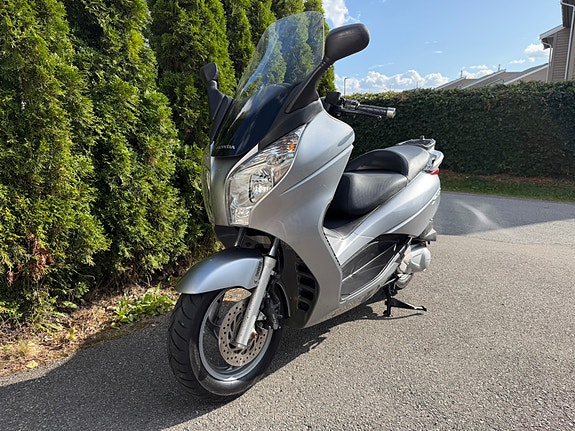 Honda 125 Silver Wing 16 of 22