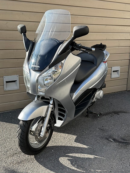 Honda 125 Silver Wing 2 of 22