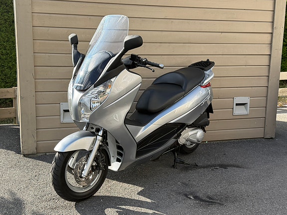 Honda 125 Silver Wing 10 of 22