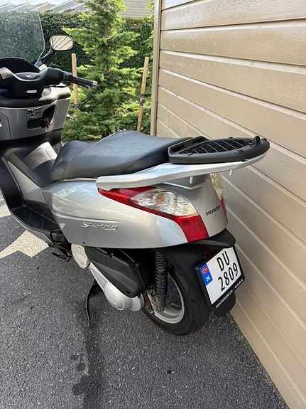 Honda 125 Silver Wing 3 of 22