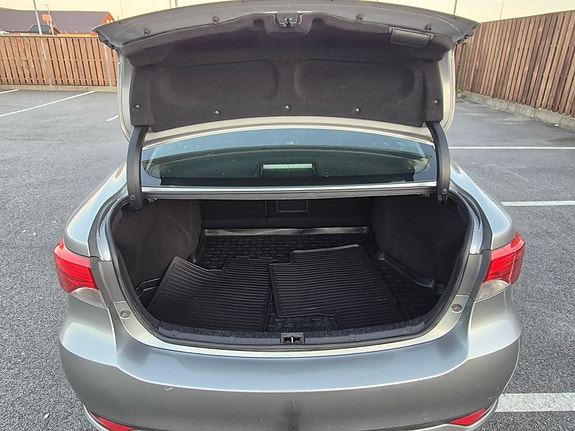 Toyota Avensis 16 of 29