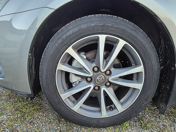 Toyota Avensis 26 of 29