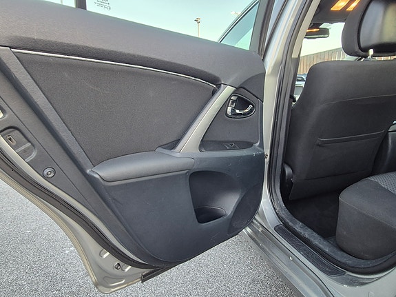 Toyota Avensis 23 of 29