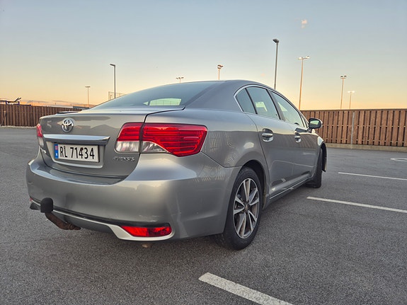 Toyota Avensis 10 of 29
