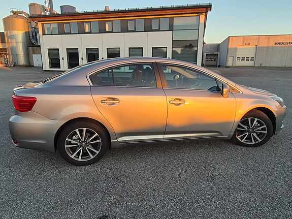Toyota Avensis 15 of 29