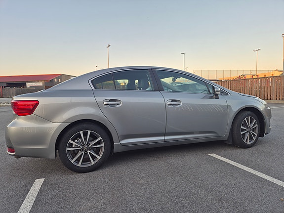 Toyota Avensis 5 of 29