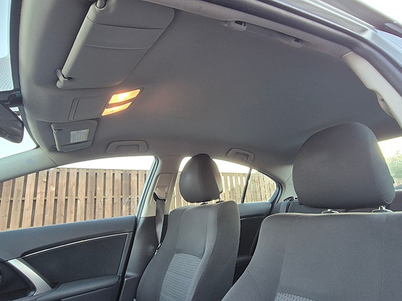 Toyota Avensis 25 of 29
