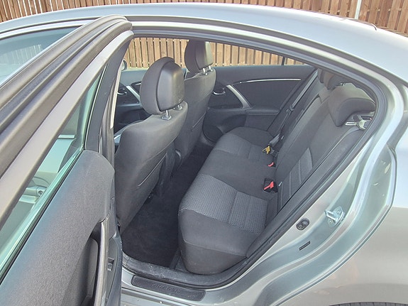 Toyota Avensis 21 of 29