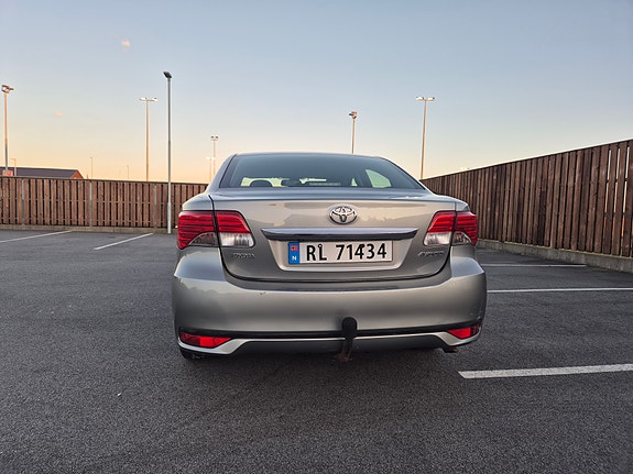 Toyota Avensis 11 of 29