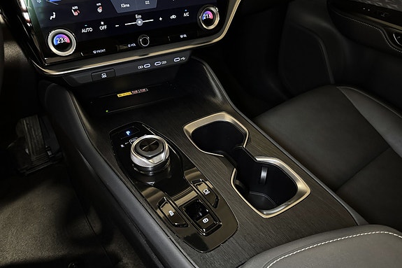 Lexus RZ450e 17 of 24