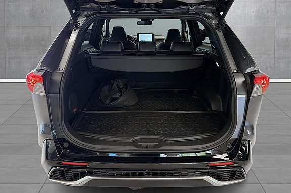 Toyota RAV4 Plug-in Hybrid 13 of 28