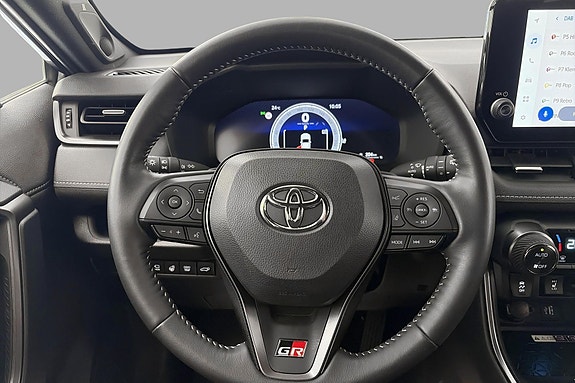 Toyota RAV4 Plug-in Hybrid 17 of 28
