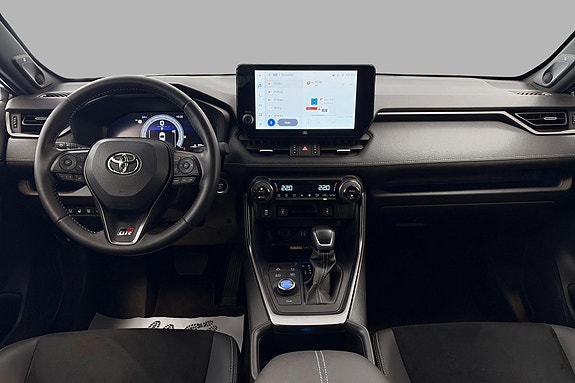 Toyota RAV4 Plug-in Hybrid 16 of 28