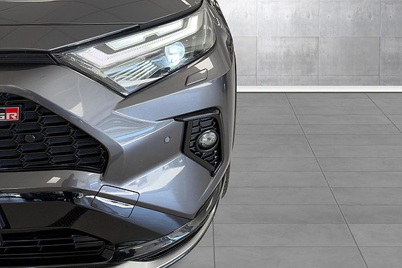 Toyota RAV4 Plug-in Hybrid 9 of 28