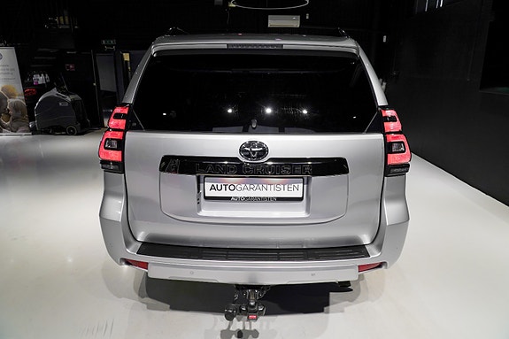 Toyota Land Cruiser 9 of 30